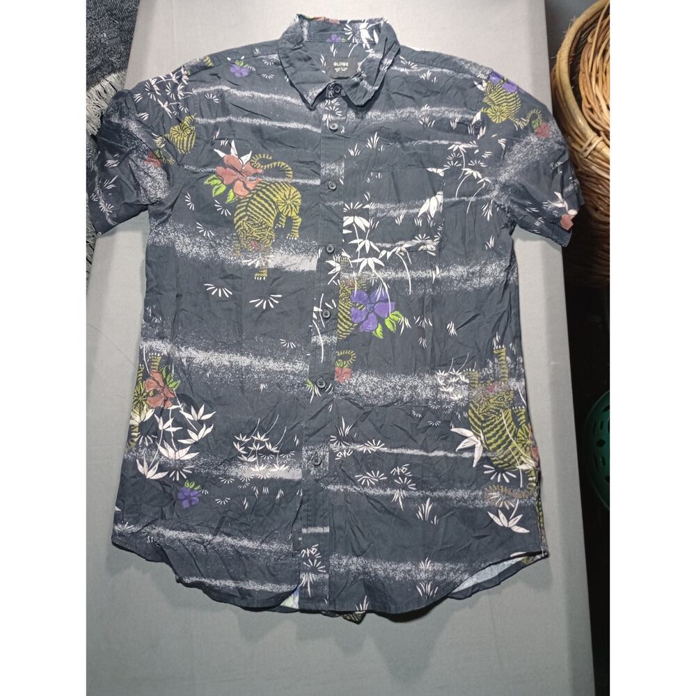 Globe Button Down Shirt Men's Size Small
